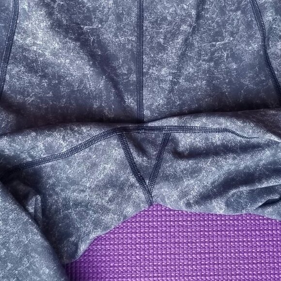 Lululemon High Rise Paddle Crop 15.75" Denim Wash Print Blue Hail Multi size 6-8 - Picture 5 of 8